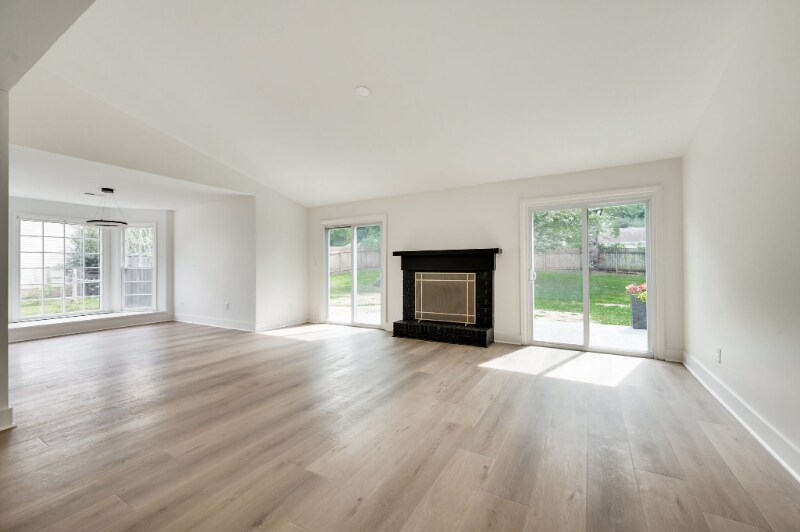 Building Photo - 520 Riverview Dr
