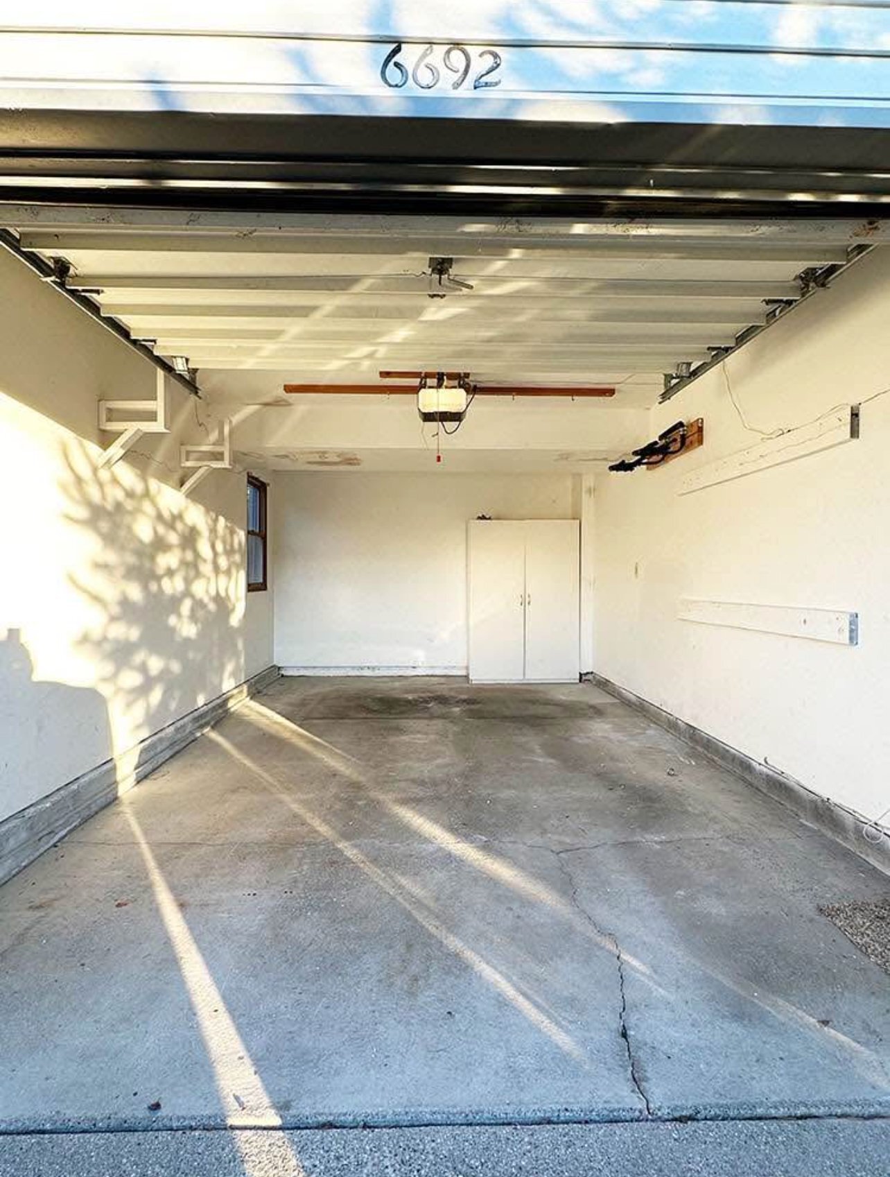 Building Photo - 6690-6692 North Dr