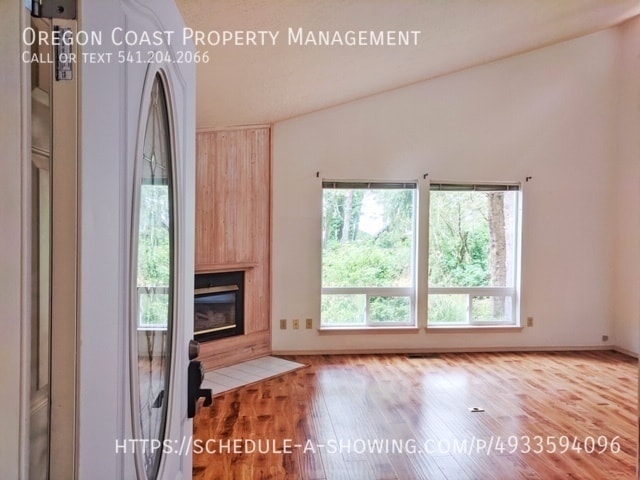 Building Photo - 1115 Walking Wood