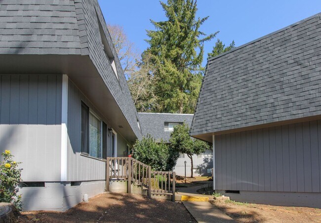 Building Photo - Woodland Terrace