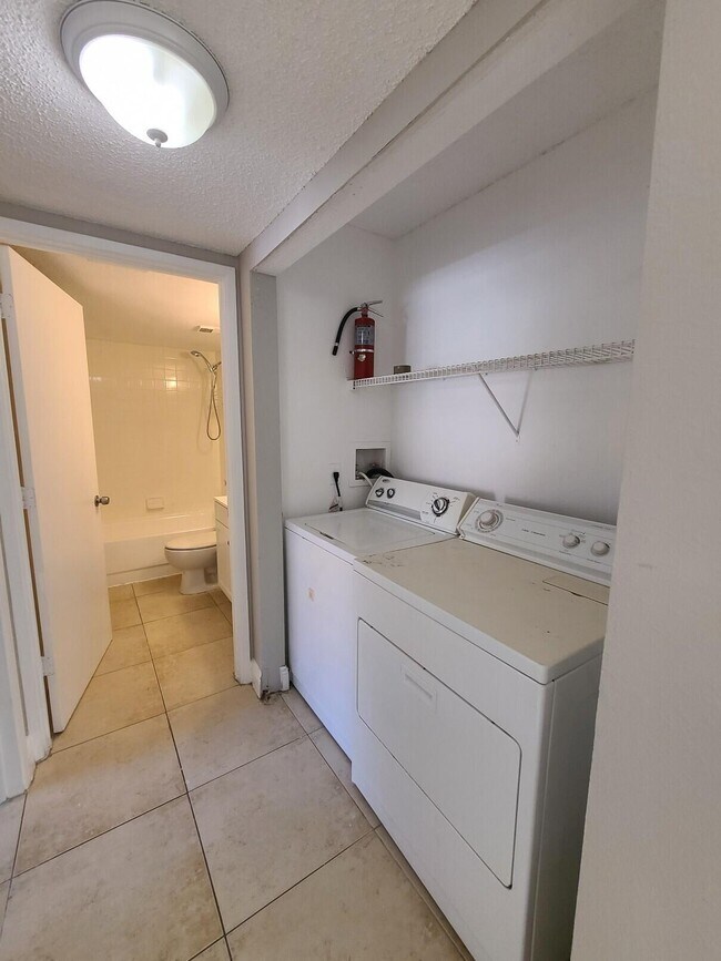 Building Photo - 1460 Windorah Way