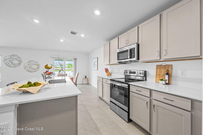 Building Photo - 846 Dockside Dr SW