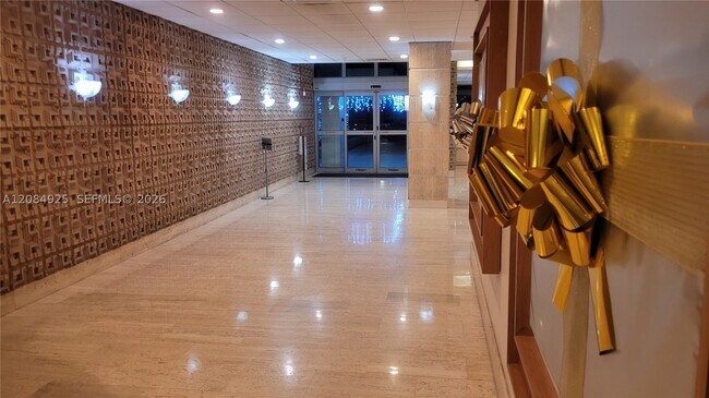 Building Photo - 2899 Collins Ave