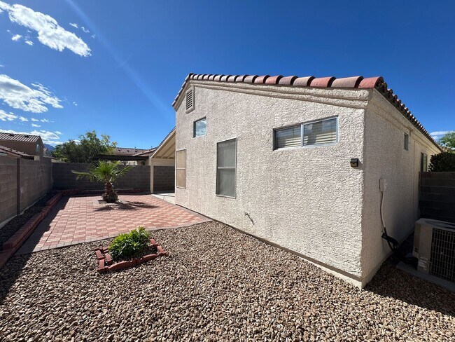 Building Photo - Buffalo & Lake Mead