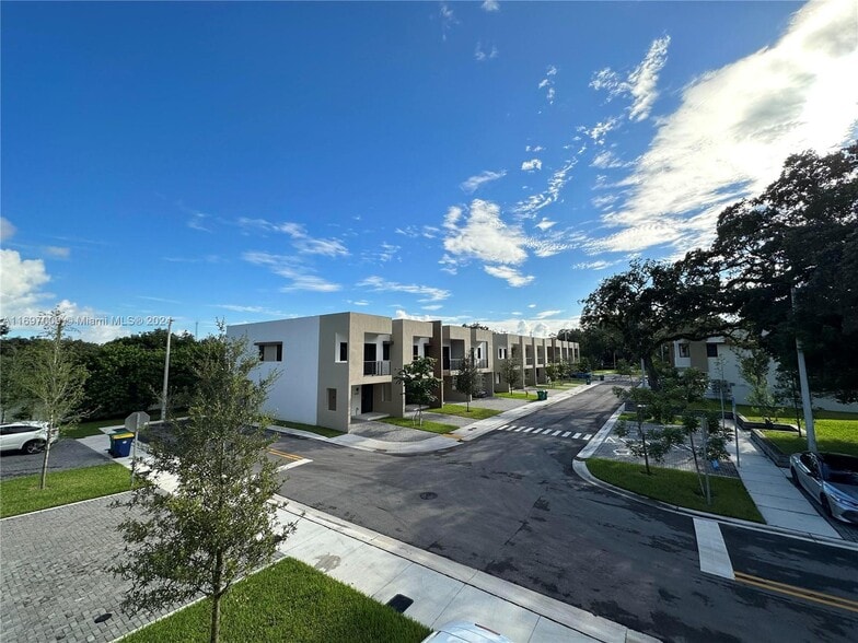 Building Photo - 5481 W Oak Way
