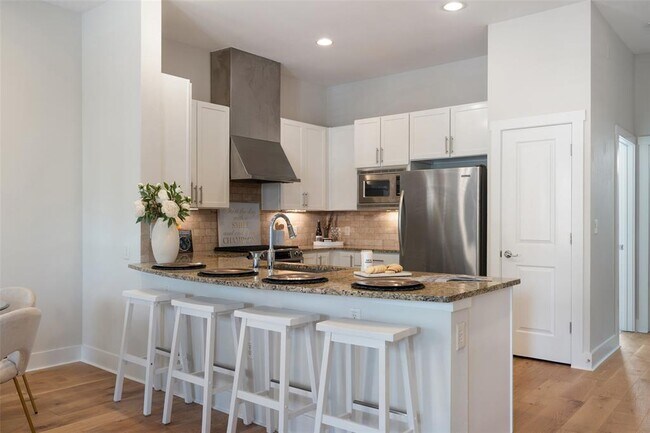 Building Photo - 2520 Bluebonnet Ln