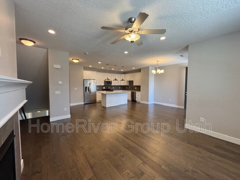 Building Photo - 276 E Sandy Sage Way
