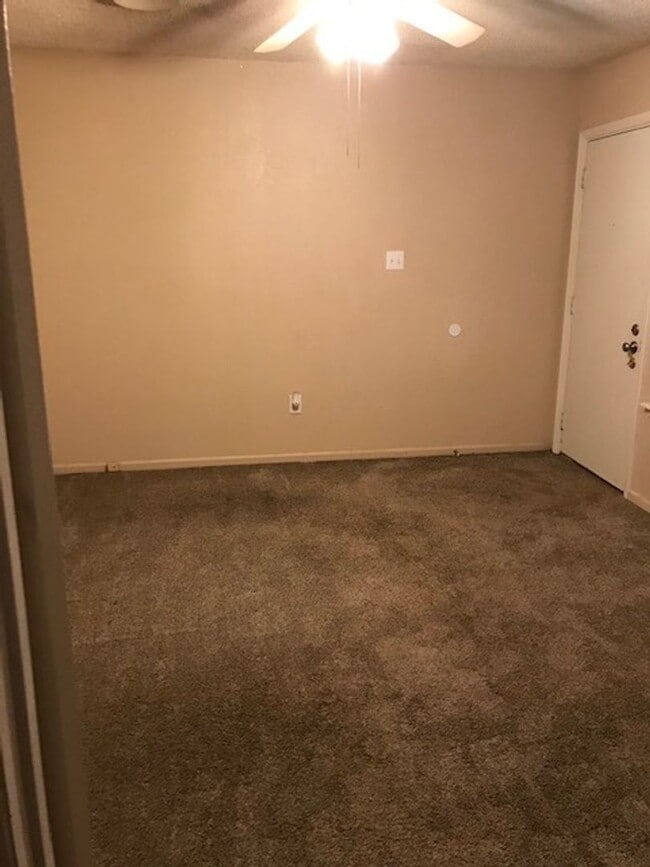 Building Photo - 711 Hawn Cir