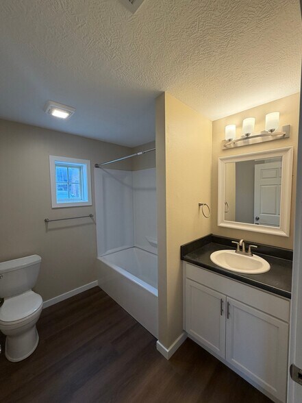 Building Photo - 1365 S Scenic Ave