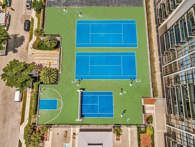 Building Photo - 600 NE 36th St