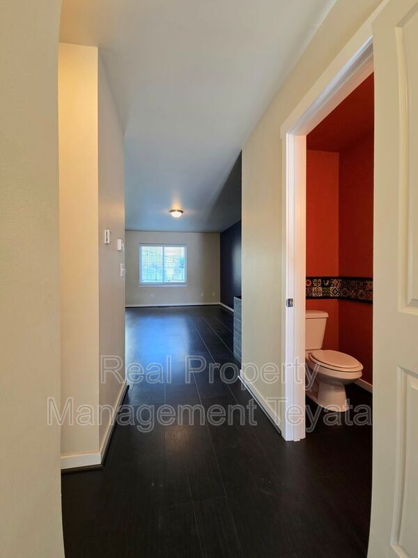Building Photo - 4716 Parker St
