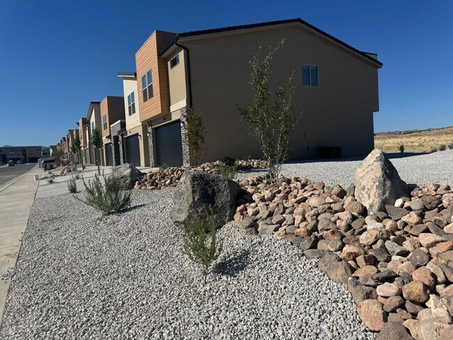 Building Photo - REDUCED PRICE!! Beautiful FOUR Bedroom Home!