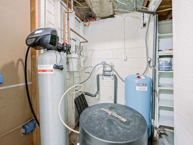 Building Photo - Spacious 3BR Home with Expansive 1-Acre Lot!