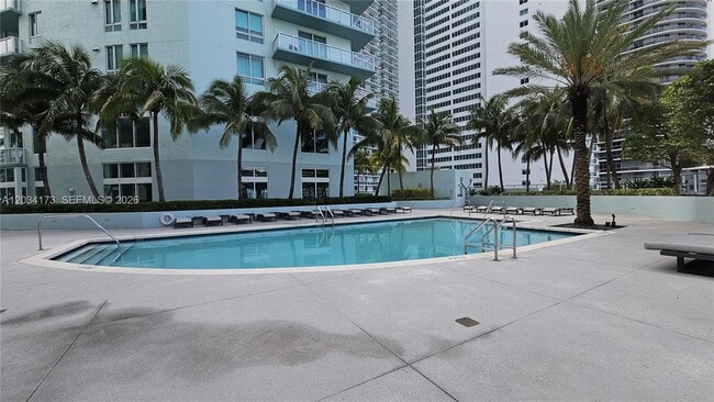 Building Photo - 1900 N Bayshore Dr