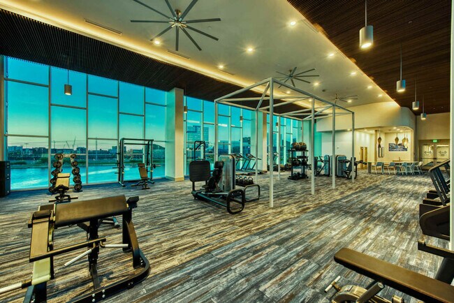Building Photo - 420 N Scottsdale Rd