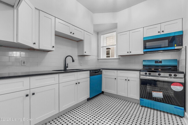 Building Photo - 409 W Gaulbert Ave