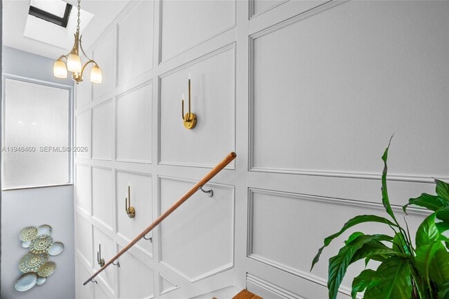 Building Photo - 505 Maplewood Dr