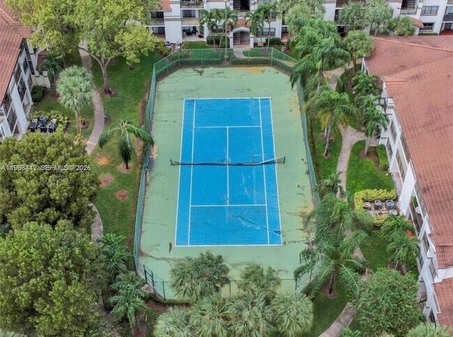 Building Photo - 570 S Park Rd