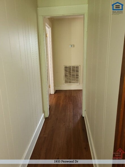 Building Photo - 1933 Fenwood Dr