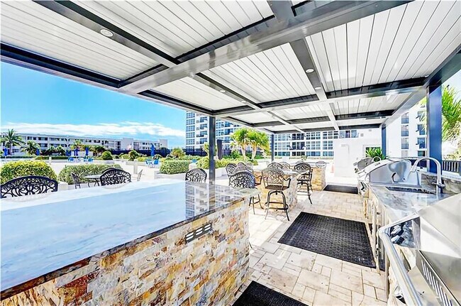 Building Photo - 525 N Ocean Blvd