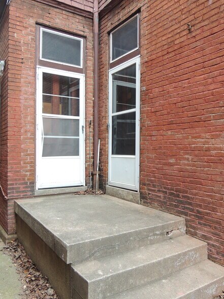 Building Photo - 1303 S 1st St