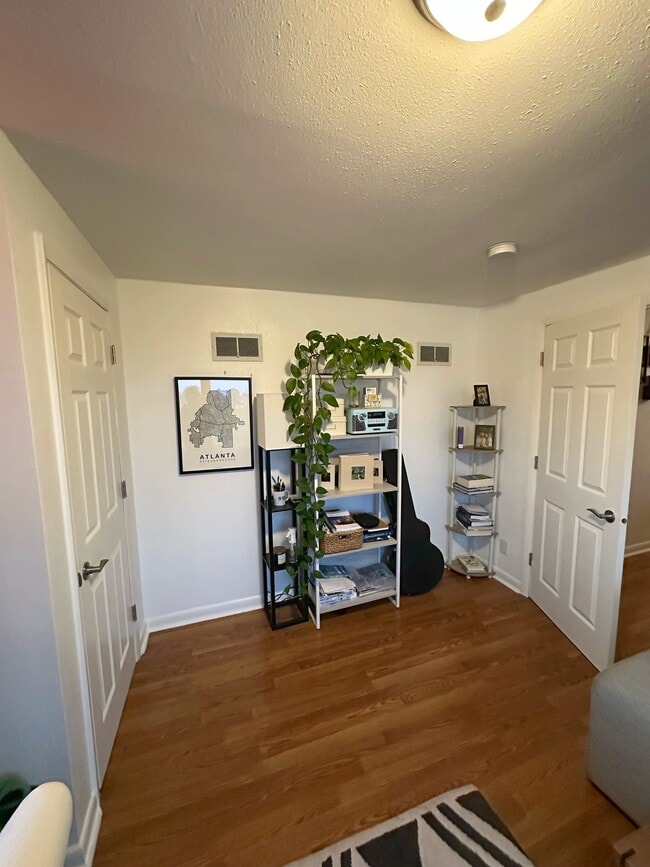 Building Photo - 4945A S Lake Dr