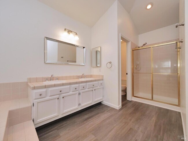 Building Photo - 3500 Crownridge Dr