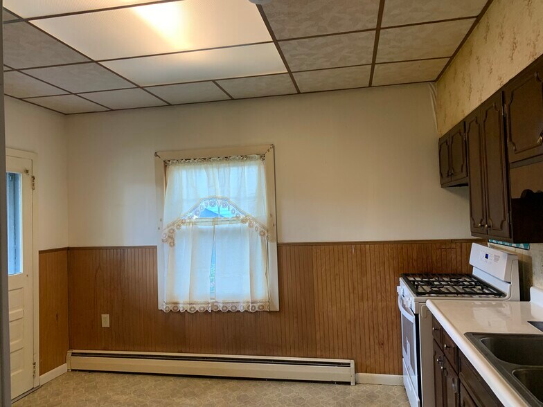 Building Photo - 814 Green Ridge St