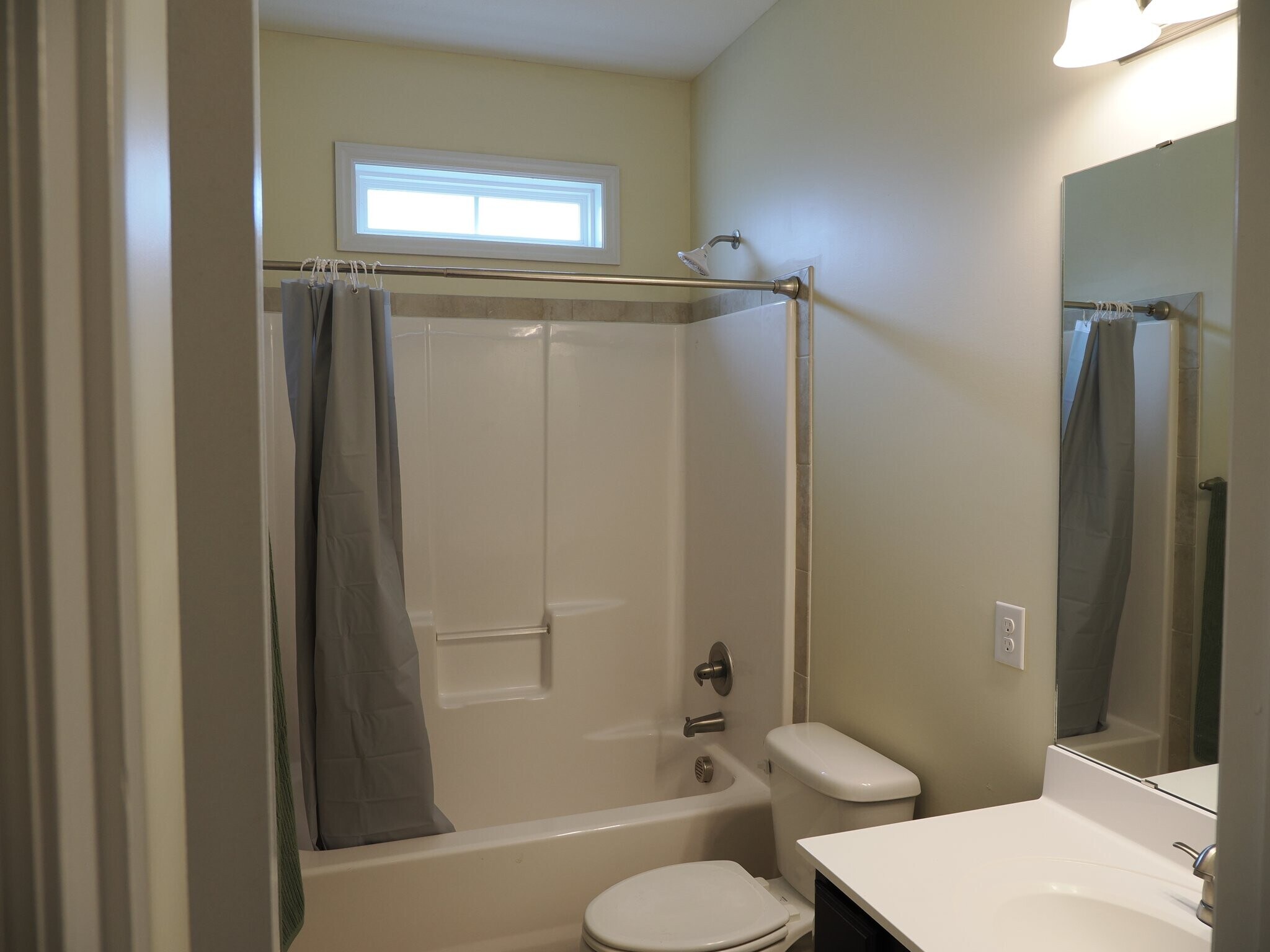 Building Photo - 611 Winfall Dr