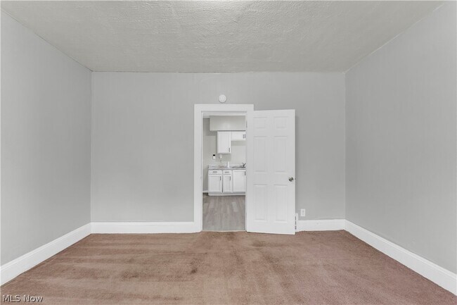 Building Photo - 3652 E 153rd St