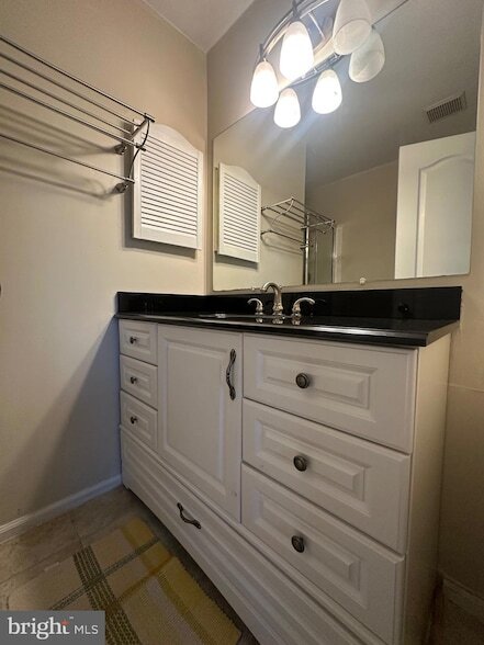 Building Photo - 326 Lancaster Square