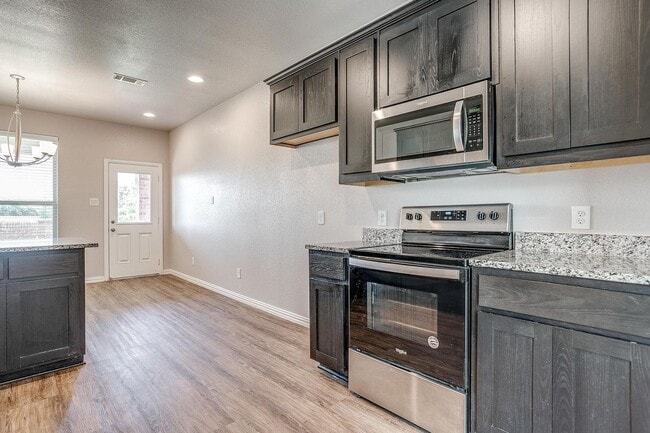 Building Photo - Move in Ready