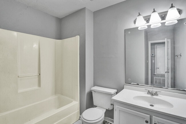 Building Photo - 324 N Grove Cir