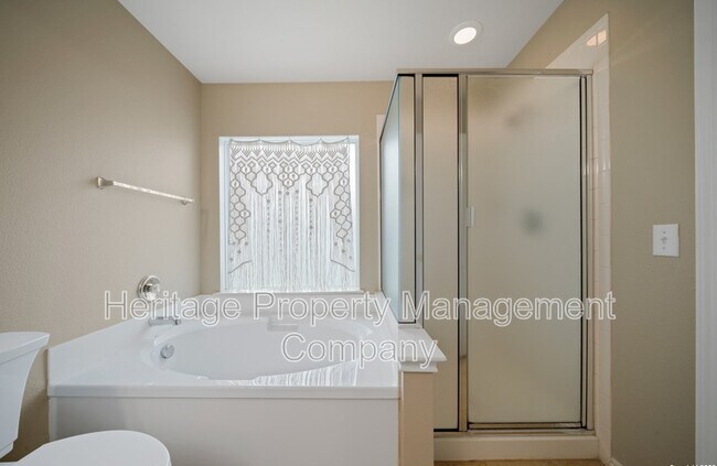 Building Photo - 5125 Knollwood