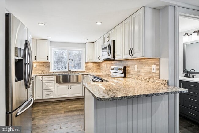 Building Photo - 1687 E Main St