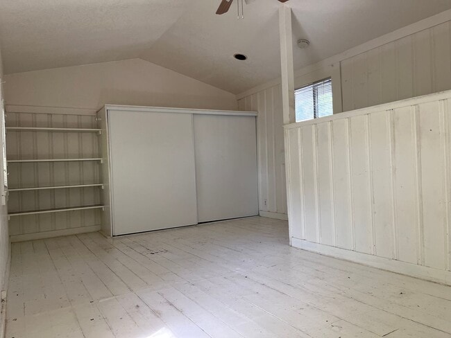 Building Photo - 2 STORY ONE BEDROOM APARTMENT IN PENRYN!