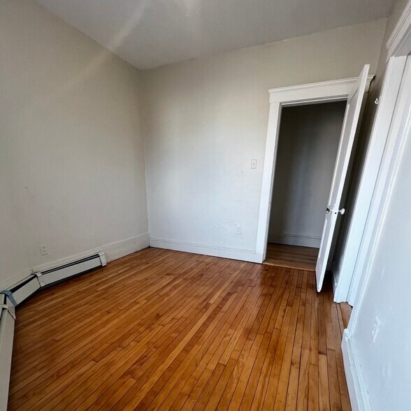 Building Photo - 366 Centre St