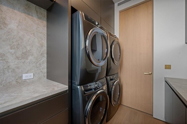 Building Photo - 424 W Rivo Alto Dr