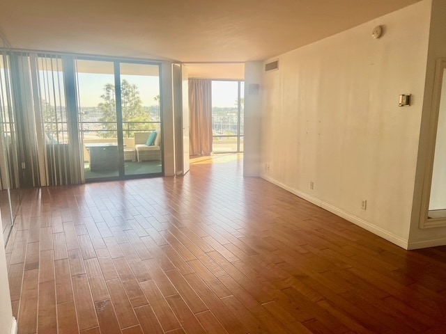 Living Room - 4314 Marina City Dr