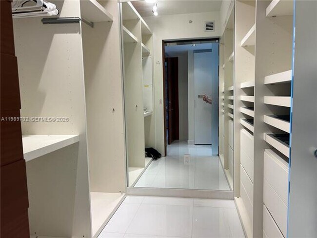 Building Photo - 17121 Collins Ave