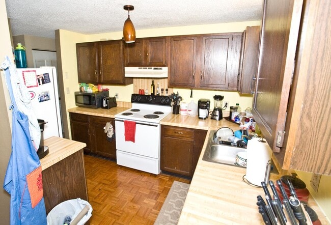 Building Photo - 1635 Van Dyke Dr