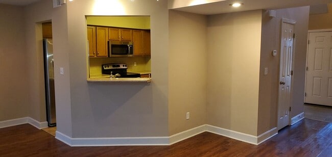 Building Photo - 3 bd, 2.5 ba home in SW Columbia near Nifo...