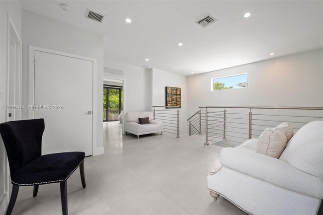 Building Photo - 5735 SW 35th St