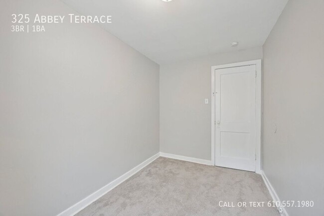 Building Photo - 325 Abbey Terrace
