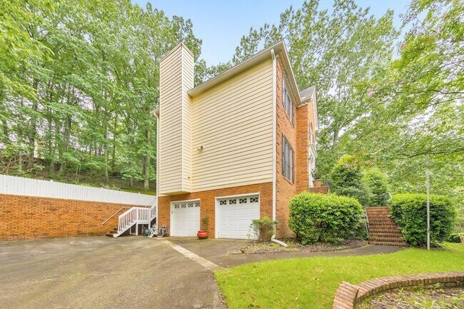 Building Photo - 1502 Rockcrest Way