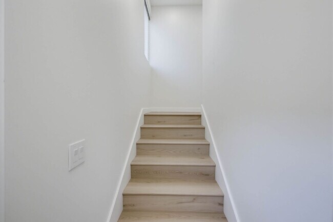 Building Photo - Breathtaking Bay Views & Large Private Deck - Walking Distance To Mission Bay