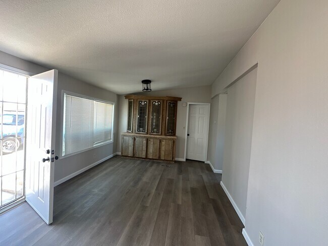 Building Photo - 35424 Oasis St