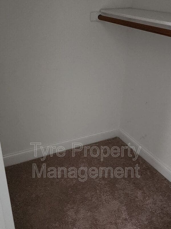 Building Photo - 320 S Square Dr