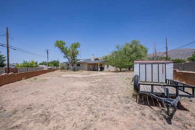 Building Photo - Spacious 3 Bedroom home with Solar Panels