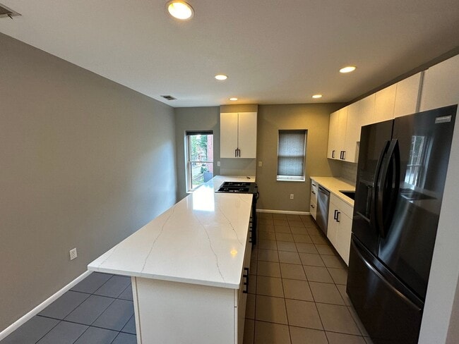 Building Photo - Collins Ave 241-243 MLR